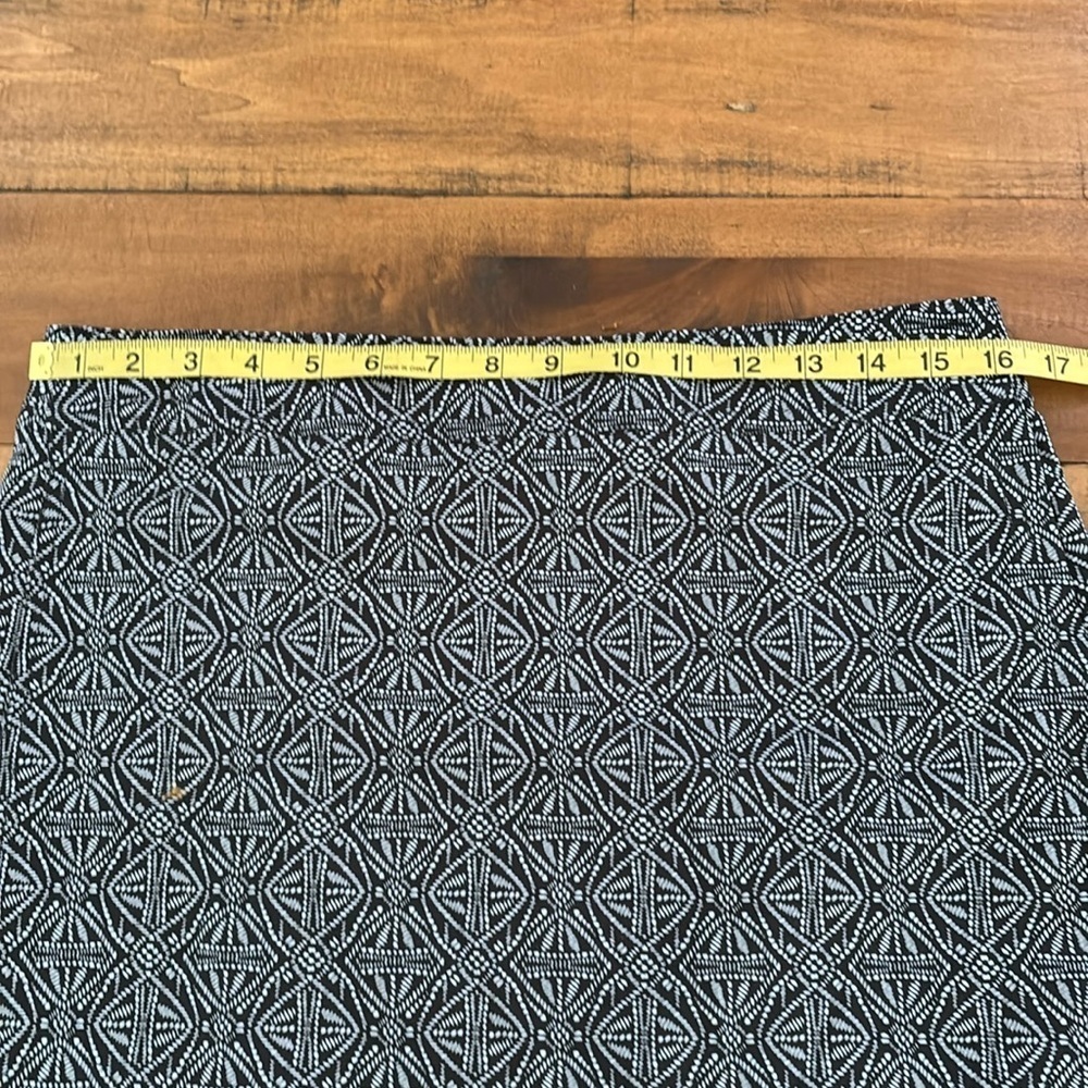 Ripskirt hawaii batik pattern, size M, in very good condition. Pockets - Picture 3 of 8
